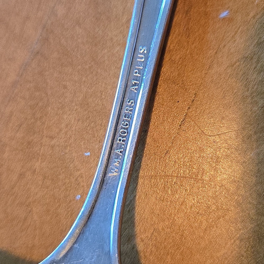 Vintage Slotted Serving Spoon Wm. A. Rogers A1 Plus Oneida Ltd. - Picture 5 of 6